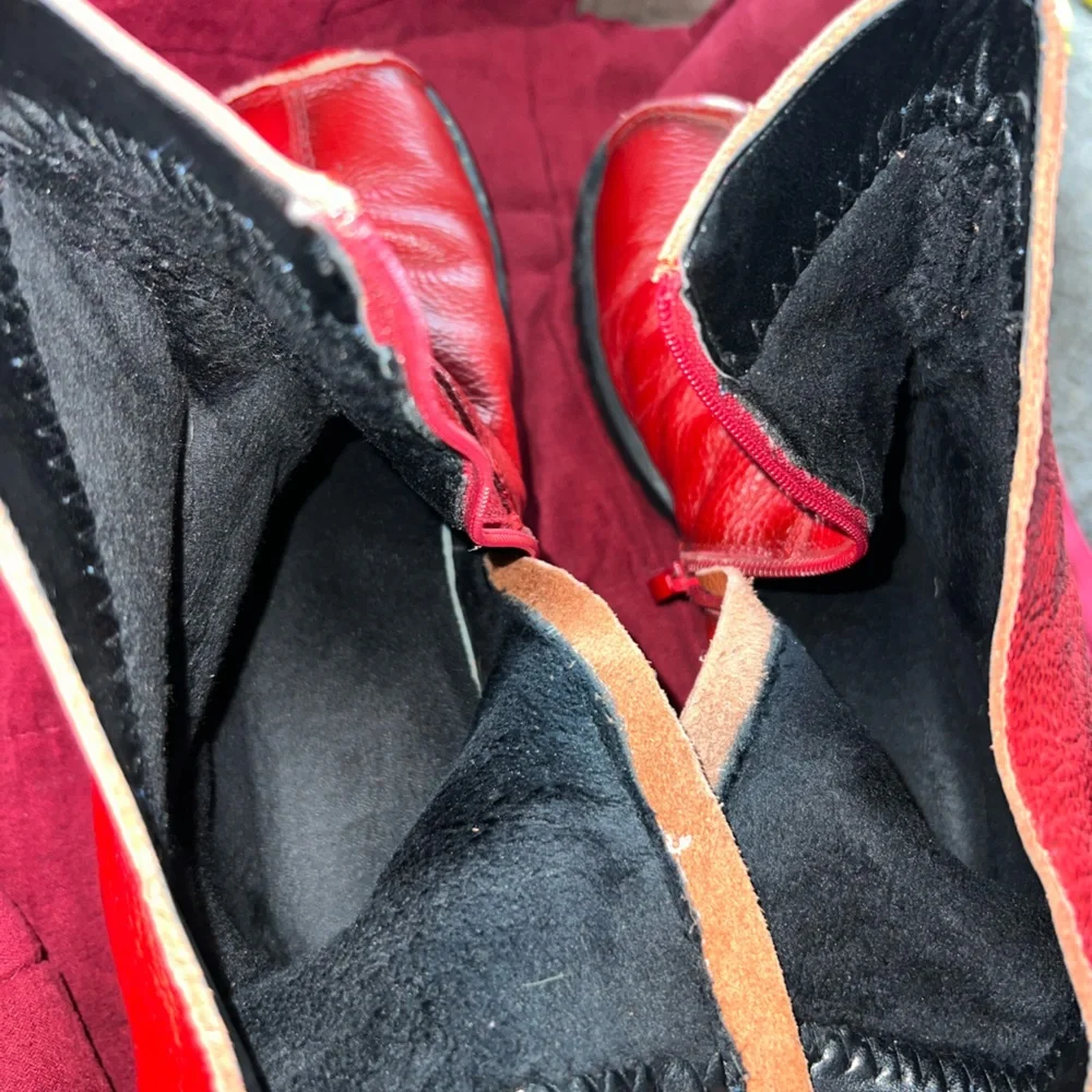 Red boots - Picture 5 of 6